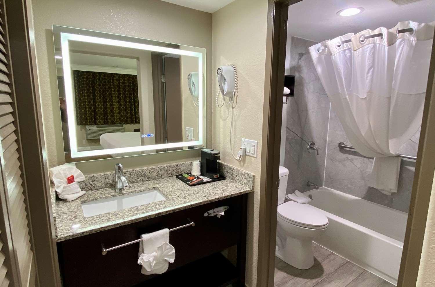Surestay By Western 2* Santa Cruz