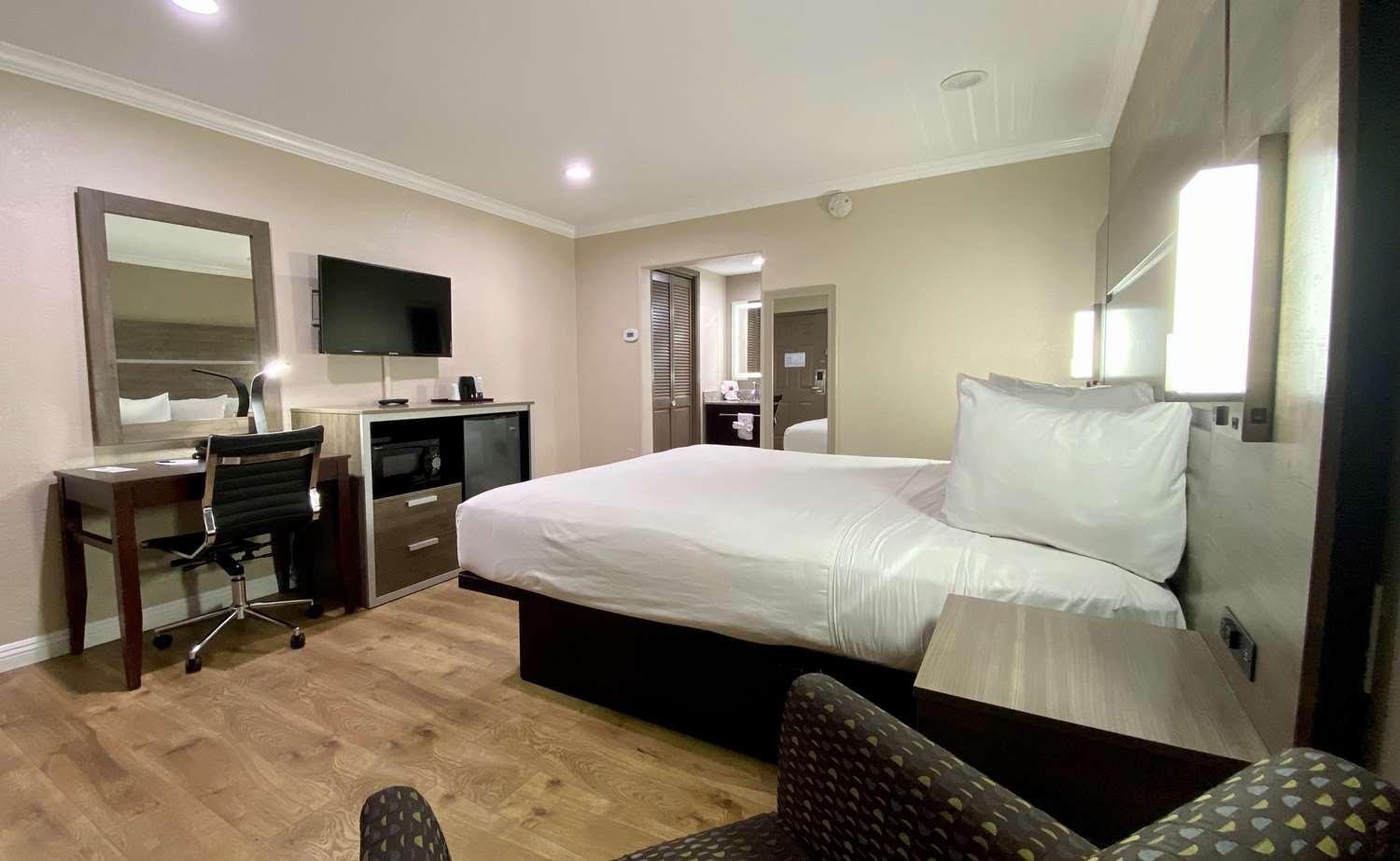 Surestay By Western Hotel 2*
